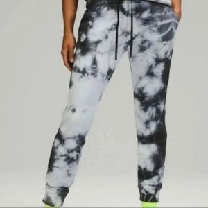 NWT Lululemon Warm Down Jogger 28” (7/8 Length) in Marble Dye Charcoal (Size 4)
